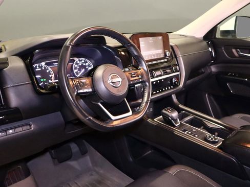 Used 2022 Nissan Pathfinder SV image 10
