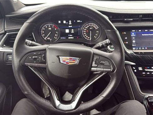 Used 2023 Cadillac XT6 Premium Luxury image 13