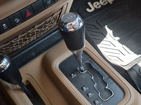 Used 2015 Jeep Wrangler Unlimited Sahara w/ Max Tow Package AWD/4WD image 12