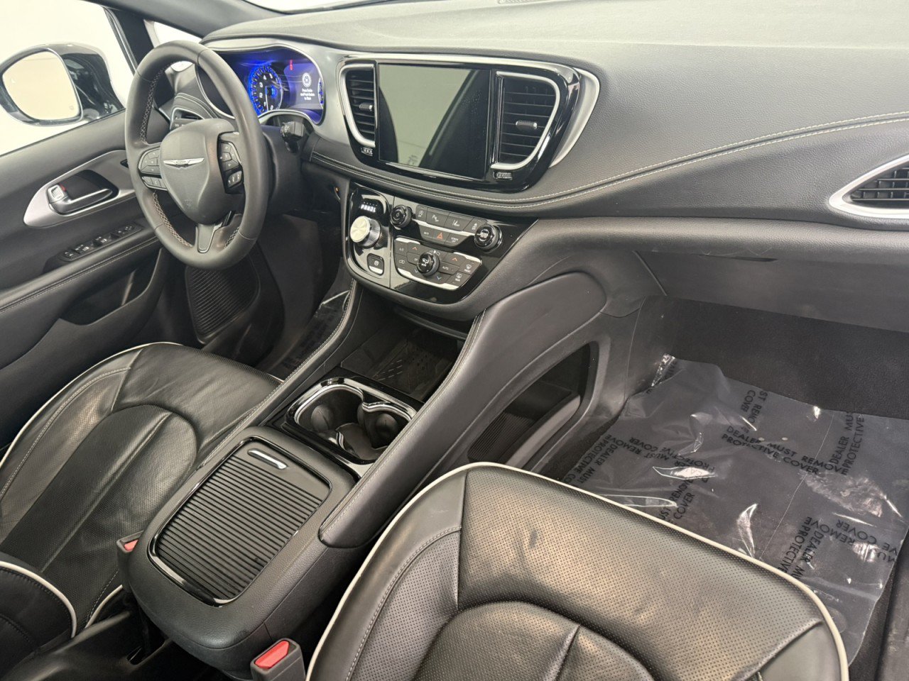 Used 2025 Chrysler Pacifica Limited FWD image 11