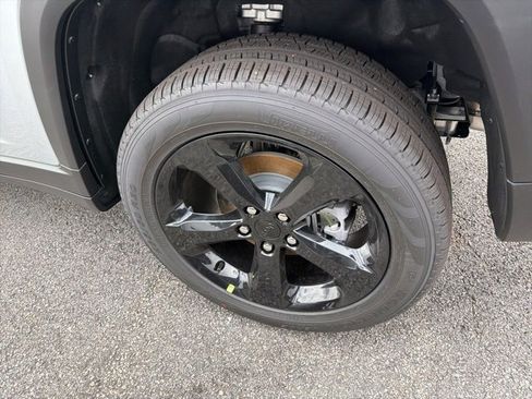 New 2025 Jeep Grand Cherokee Limited w/ Black Appearance Package image 6