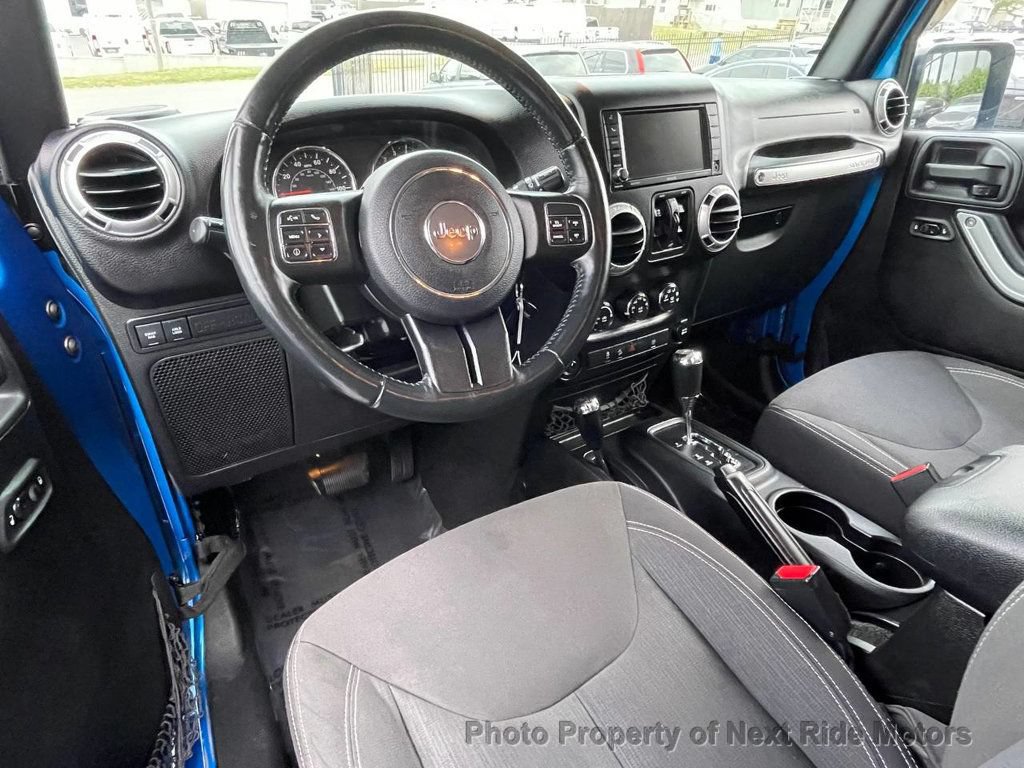 Used 2015 Jeep Wrangler Unlimited Rubicon w/ Connectivity Group AWD/4WD image 15