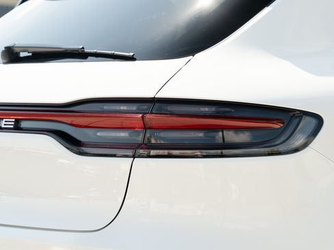 Used 2019 Porsche Macan AWD/4WD image 30