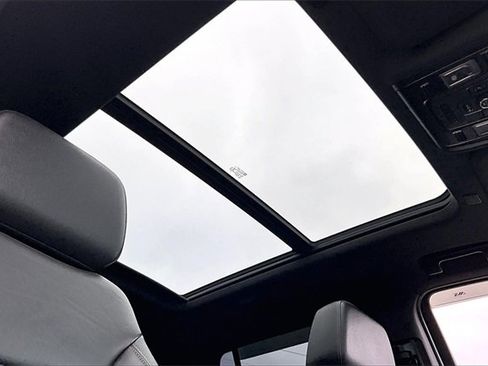 Used 2021 Chevrolet Tahoe Z71 w/ Luxury Package image 25