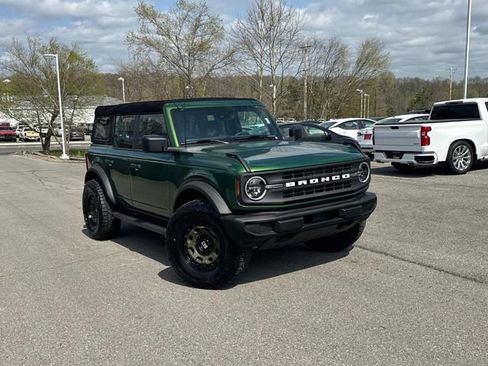 Used 2025 Ford Bronco 4-Door image 2