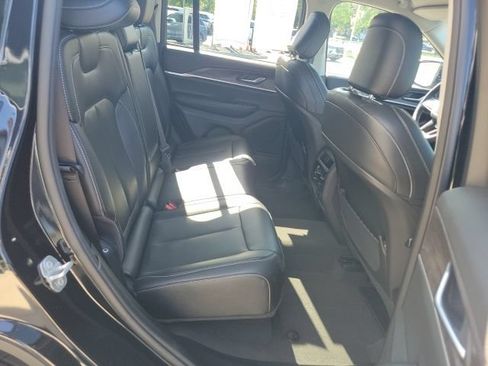 Used 2023 Jeep Grand Cherokee Limited AWD/4WD image 24