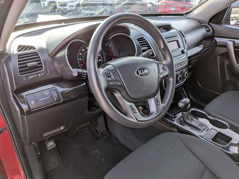Used 2014 Kia Sorento LX image 14