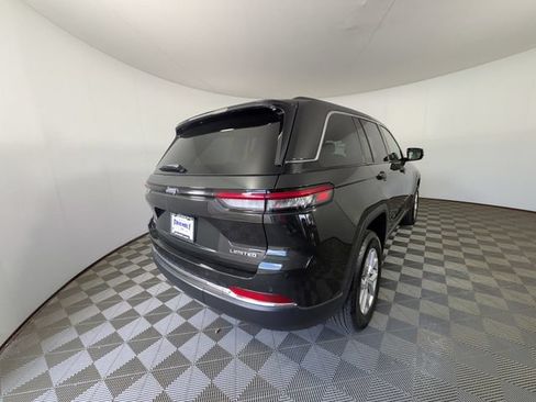 Used 2024 Jeep Grand Cherokee Limited AWD/4WD image 4