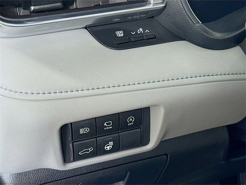 Used 2023 Toyota Highlander L image 8