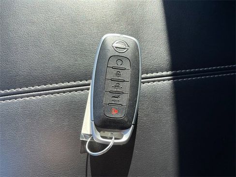 Used 2024 Nissan Pathfinder SL w/ Lighting Package (N92) image 33