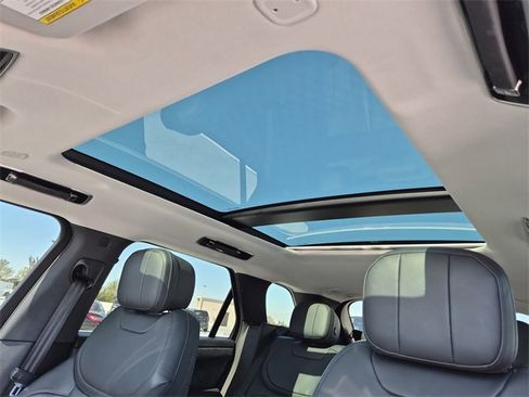 Used 2023 Land Rover Range Rover Sport SE Dynamic image 18