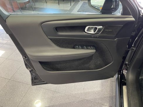 Used 2023 Volvo XC40 Recharge Ultimate AWD/4WD image 22
