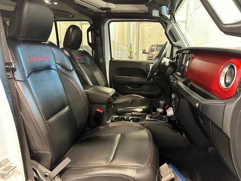 Used 2023 Jeep Wrangler Unlimited Rubicon w/ Cold Weather Group AWD/4WD image 32