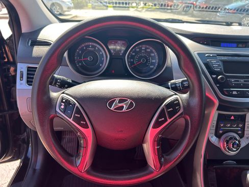 Used 2013 Hyundai Elantra GLS w/ Preferred Pkg image 8