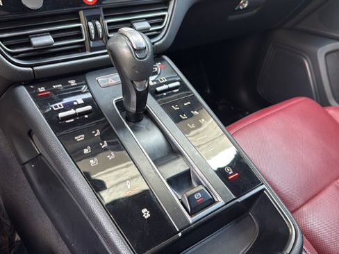 Used 2023 Porsche Macan Turbo AWD/4WD image 20