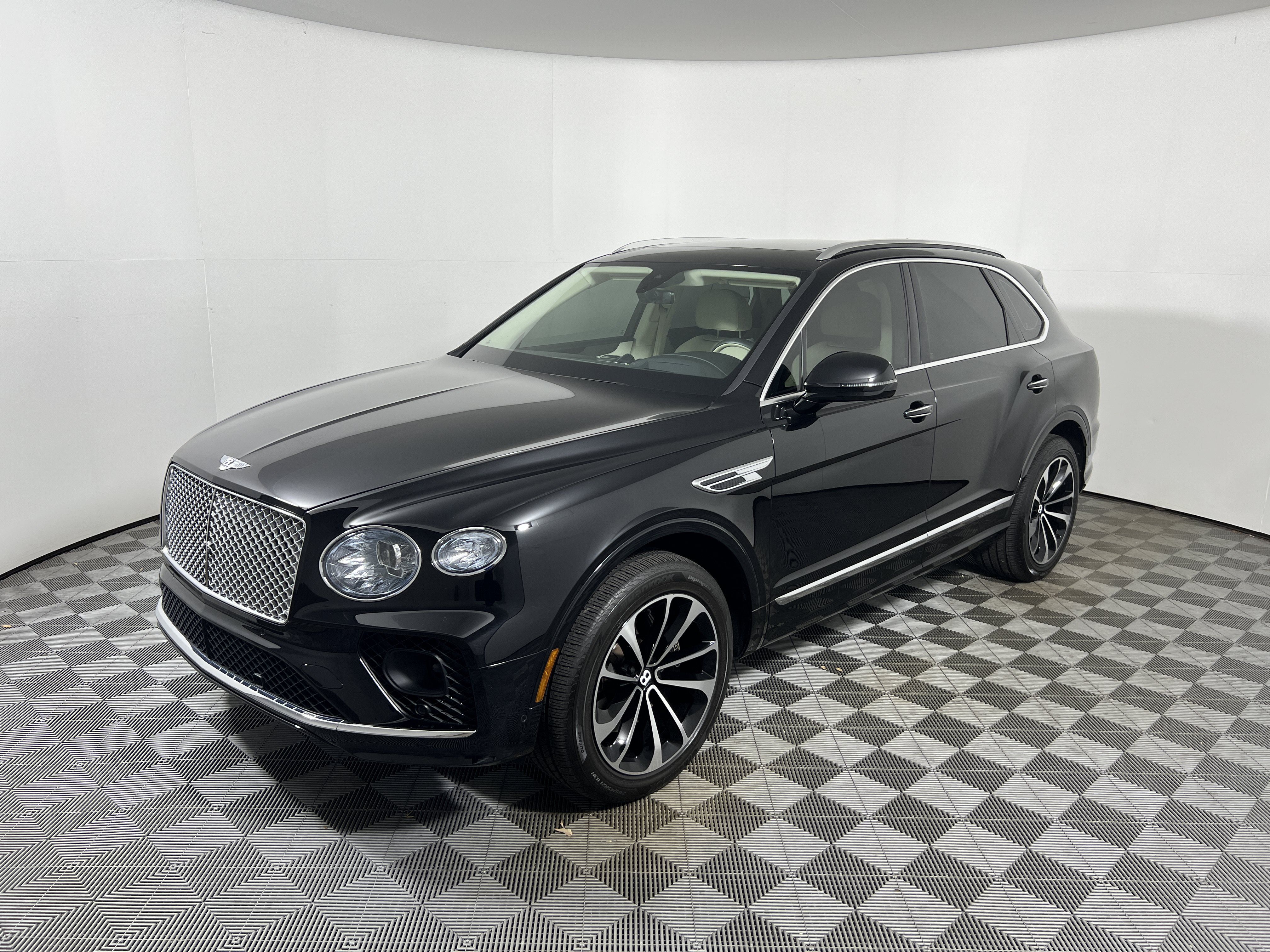 Used 2021 Bentley Bentayga AWD/4WD image 9