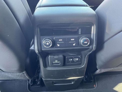 Used 2023 GMC Acadia SLT w/ Preferred Package image 23