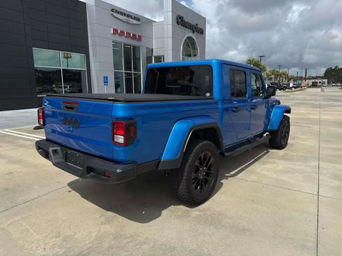 Used 2025 Jeep Gladiator Sport image 7