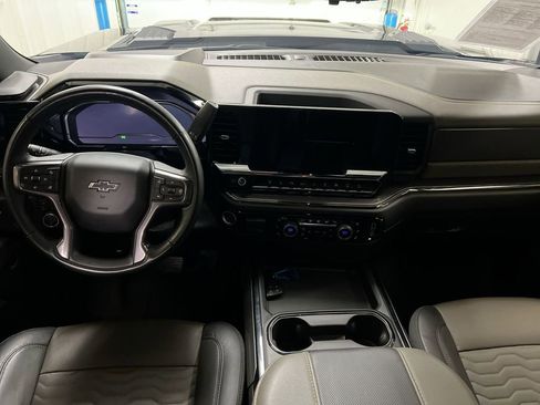 Used 2025 Chevrolet Silverado 2500 ZR2 w/ Technology Package AWD/4WD image 10