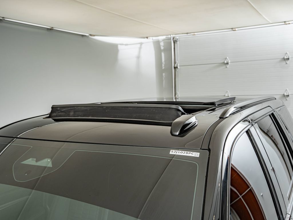 Used 2025 Cadillac Escalade V AWD/4WD image 17