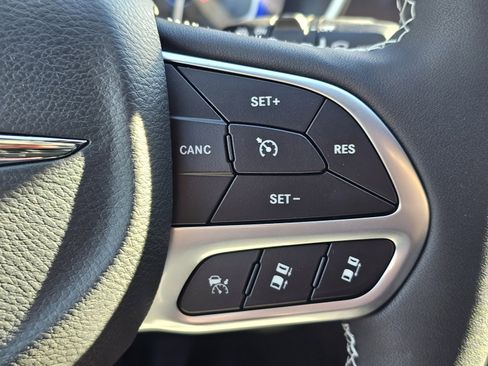 New 2026 Chrysler Pacifica Select image 17