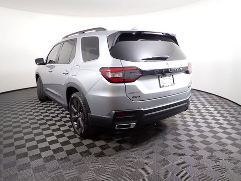 Used 2025 Honda Pilot Sport image 13