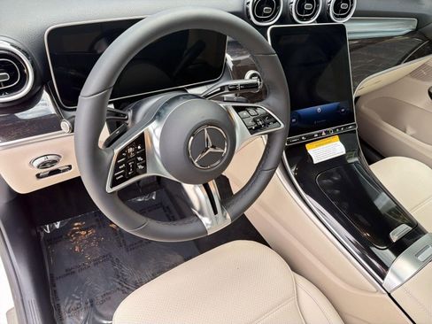 Used 2026 Mercedes-Benz GLC 300 image 4