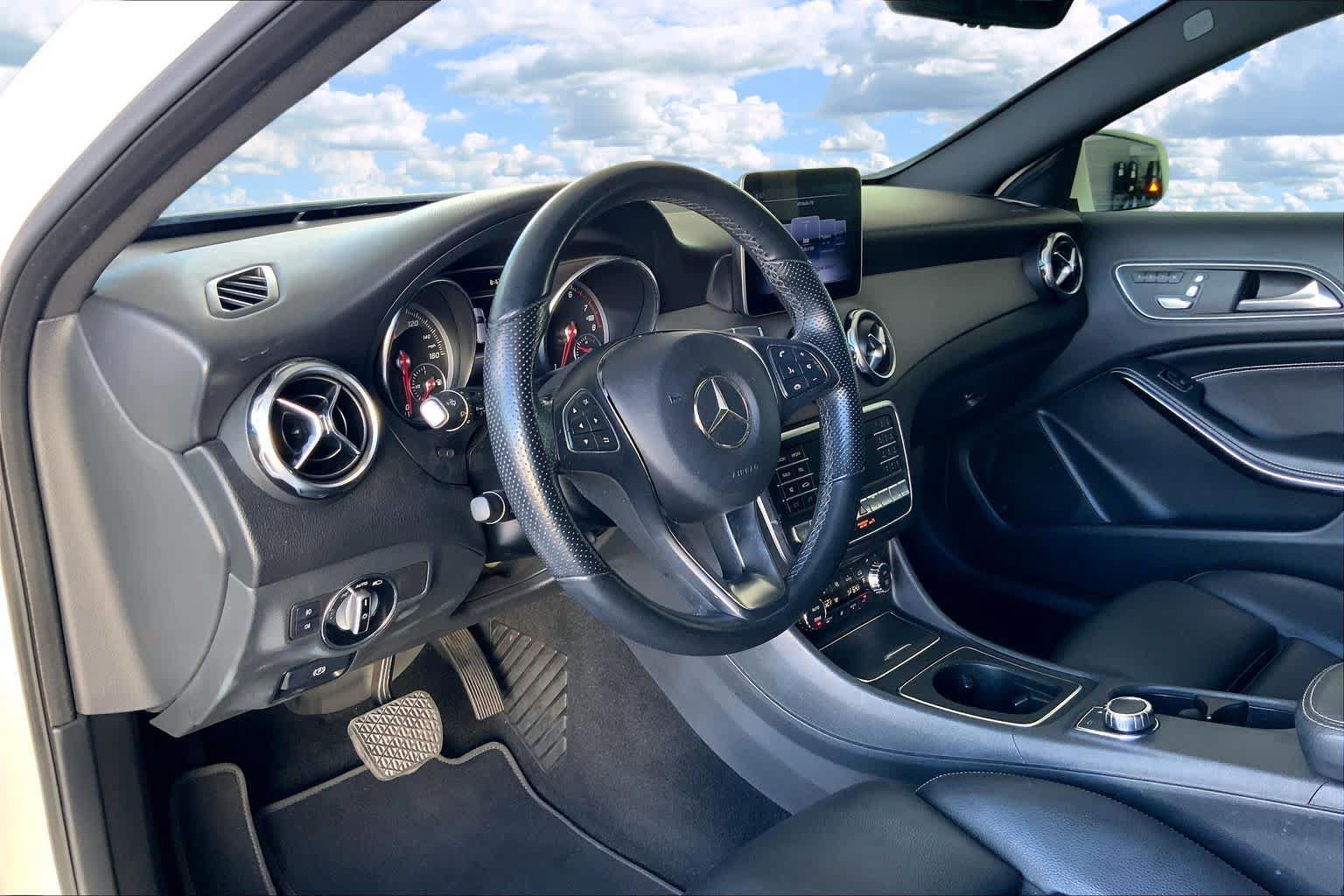 Used 2019 Mercedes-Benz GLA 250 4MATIC image 2