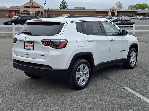 Used 2022 Jeep Compass Latitude w/ Sun and Sound Group AWD/4WD image 6