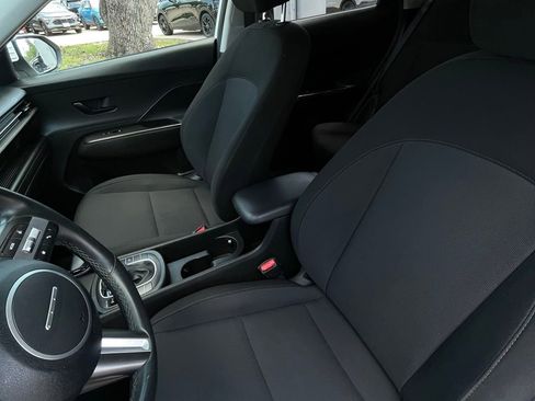 Used 2025 Hyundai Kona SEL FWD image 21