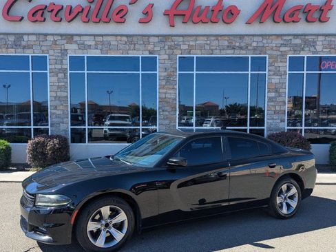 Used 2017 Dodge Charger SXT RWD image 1
