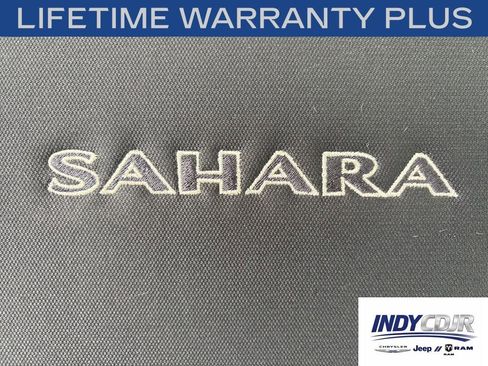 Used 2016 Jeep Wrangler Unlimited Sahara w/ Connectivity Group AWD/4WD image 16