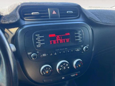 Used 2016 Kia Soul FWD image 12