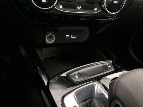 Used 2025 Chevrolet Trax LT w/ LT Convenience Package FWD image 26