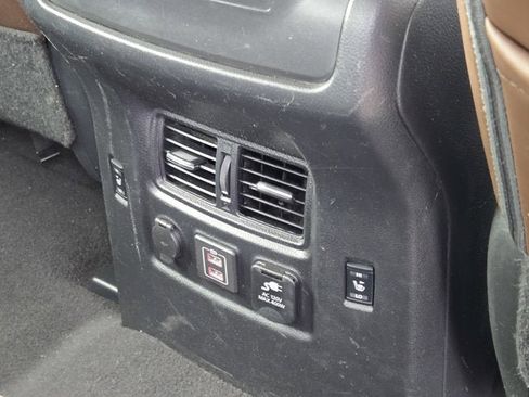 Used 2019 Nissan Titan Platinum Reserve AWD/4WD image 11