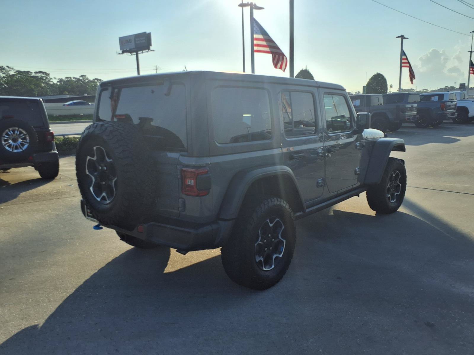 Used 2023 Jeep Wrangler Unlimited Rubicon 4xe w/ Cold Weather Group AWD/4WD image 2