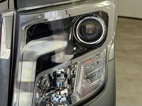 Used 2017 Nissan Titan SL w/ Chrome Package RWD image 38