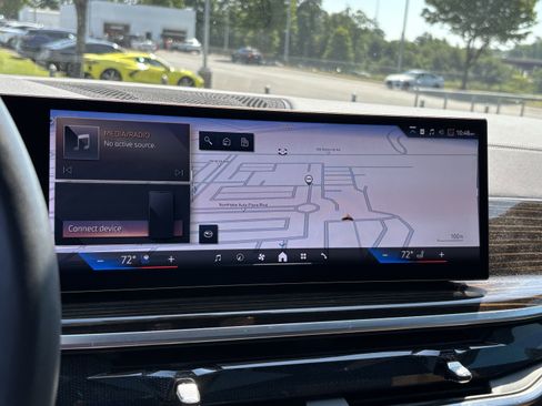Certified 2025 BMW X7 xDrive40i w/ M Sport Package AWD/4WD image 24