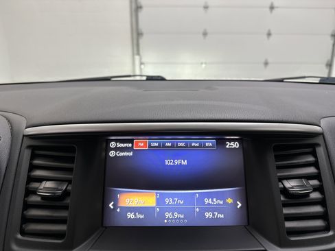 Used 2020 Nissan Pathfinder SL image 35