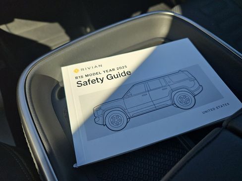 Used 2025 Rivian R1S Adventure image 19