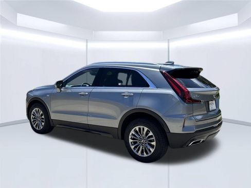 Used 2025 Cadillac XT4 Premium Luxury FWD image 7
