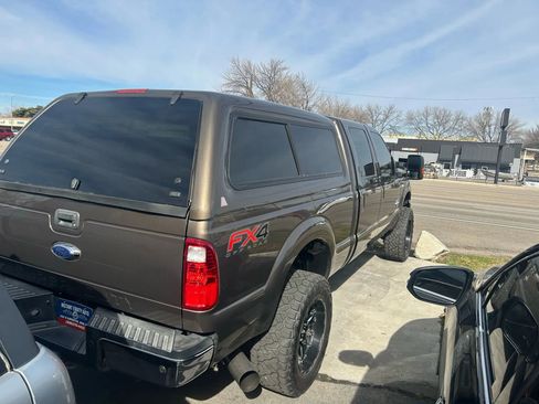 Used 2015 Ford F250 Lariat w/ Lariat Interior Package image 8