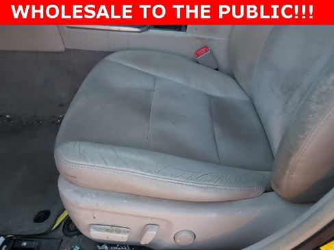 Used 2012 Toyota Camry XLE w/ Leather Pkg image 16