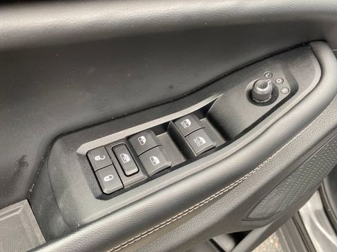 Used 2023 Jeep Grand Cherokee Laredo AWD/4WD image 17