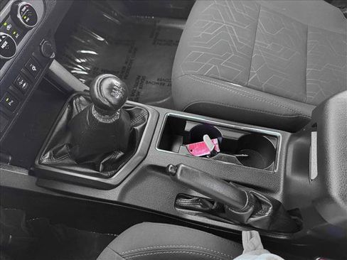 Used 2017 Toyota Tacoma TRD Off-Road w/ Premium & Technology Package AWD/4WD image 15