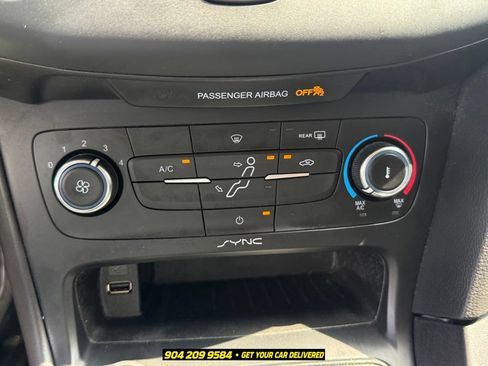 Used 2015 Ford Focus SE w/ Reverse Sensing Package FWD image 12