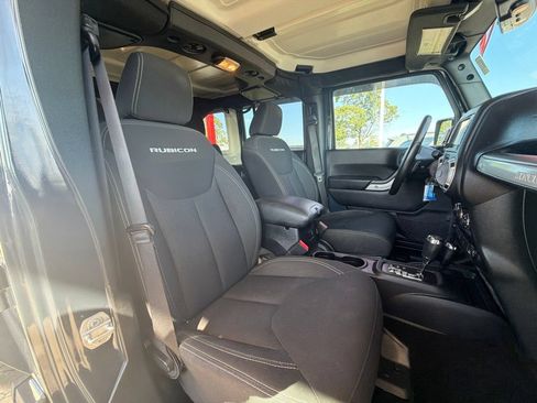 Used 2016 Jeep Wrangler Unlimited Rubicon w/ Connectivity Group AWD/4WD image 21