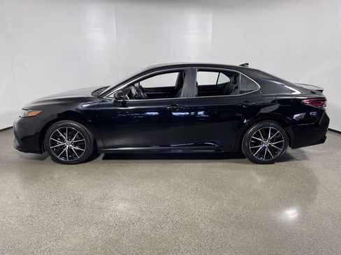 Used 2022 Toyota Camry SE w/ Convenience Package image 6