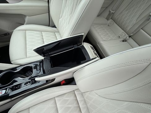 Used 2022 Buick Envision Avenir w/ Technology Package II image 27