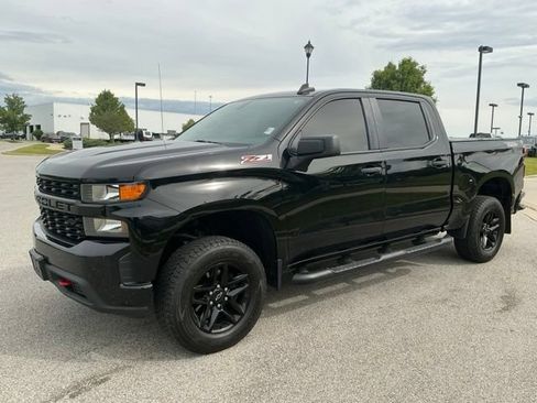 Used 2019 Chevrolet Silverado 1500 Custom Trail Boss w/ Custom Convenience Package AWD/4WD image 3